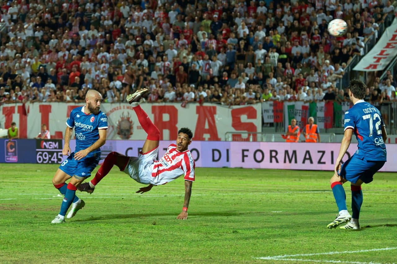Barletta-Bari, i titoli dei quotidiani: biancorossi affossati - La Bari Calcio